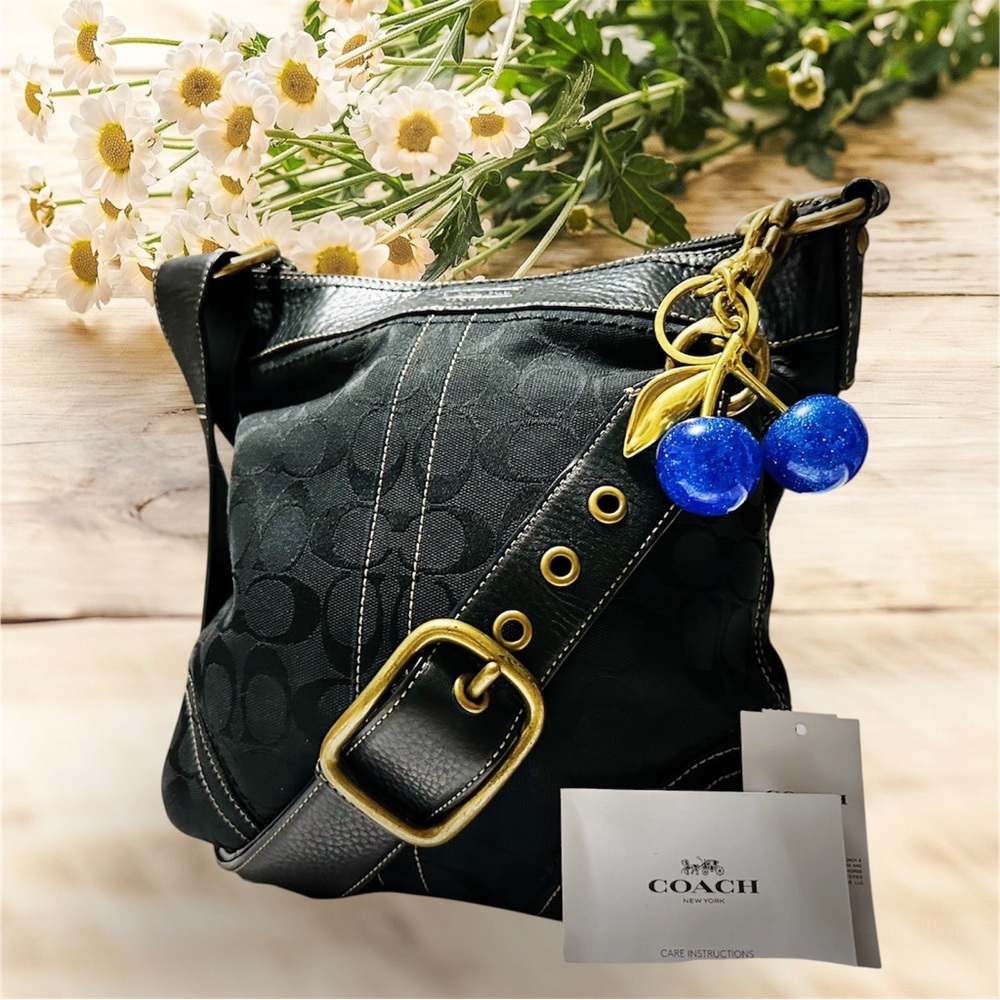 Vintage Coach soho shoulder Bag Black with Gold Accents - Picture 3 of 17